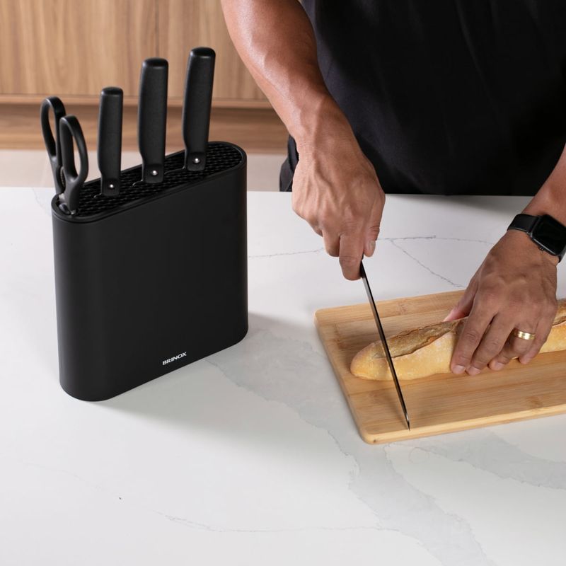 jogo-de-facas-6-pecas-com-cepo-brinox-action-aco-inox-preto_ambientado_3.jpg