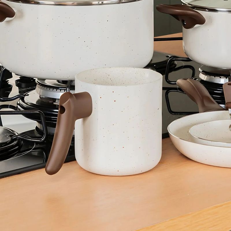 leiteira-fervedor-de-inducao-brinox-ceramic-life-1-7-L--14-cm-smart-plus-vanilla_ambientada.jpg