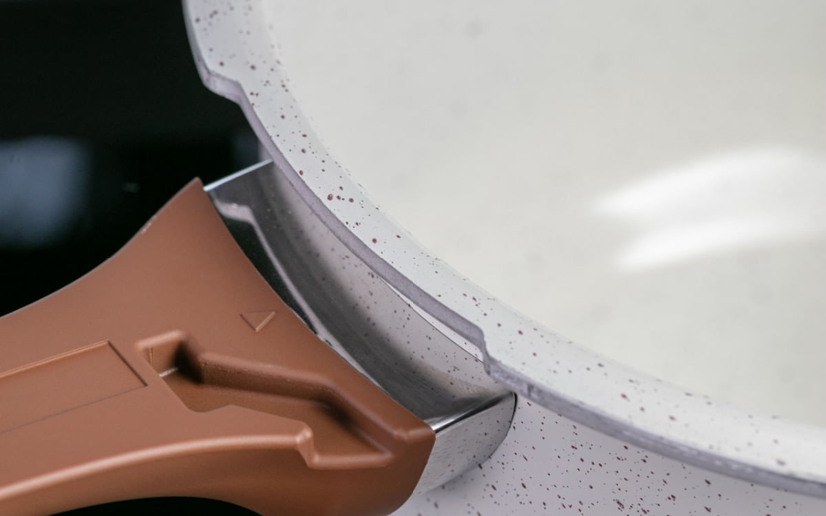 Panela de Pressão Indução Brinox Antiaderente Ceramic Life Pressure 6,8 Litros Ø24cm Vanilla - Imagem 6