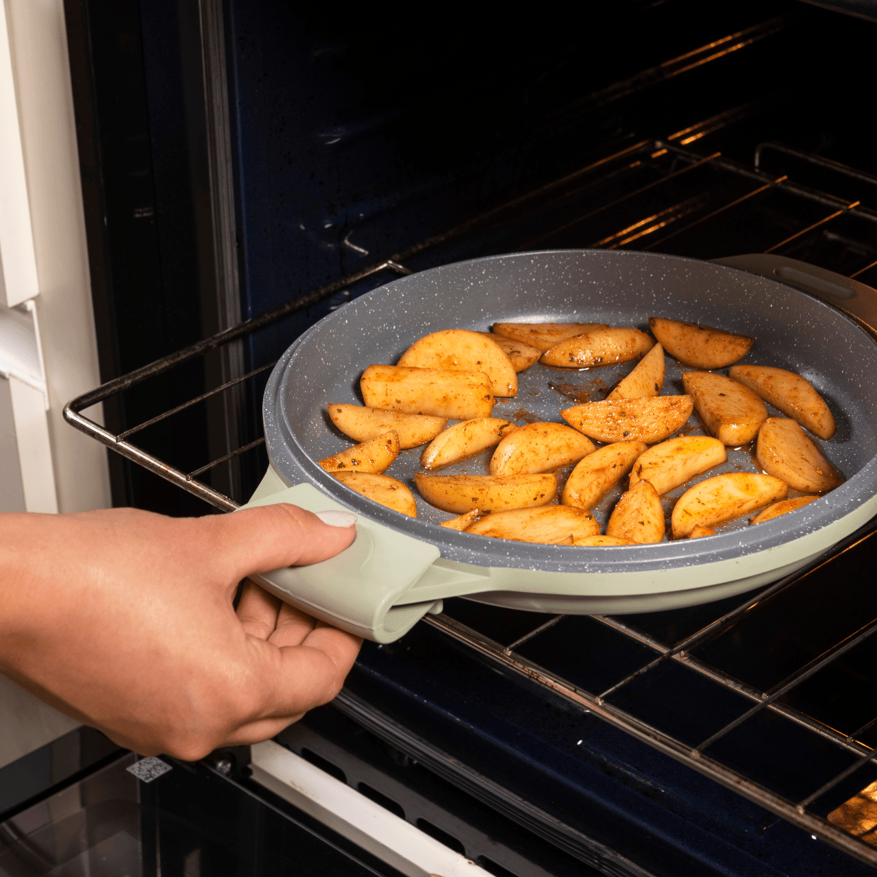 Jogo de Panelas Empilhável Brinox Loft 7 Peças Antiaderente Ceramic Life, Cabo Removível e Fundo de Indução – Verde - Imagem 4