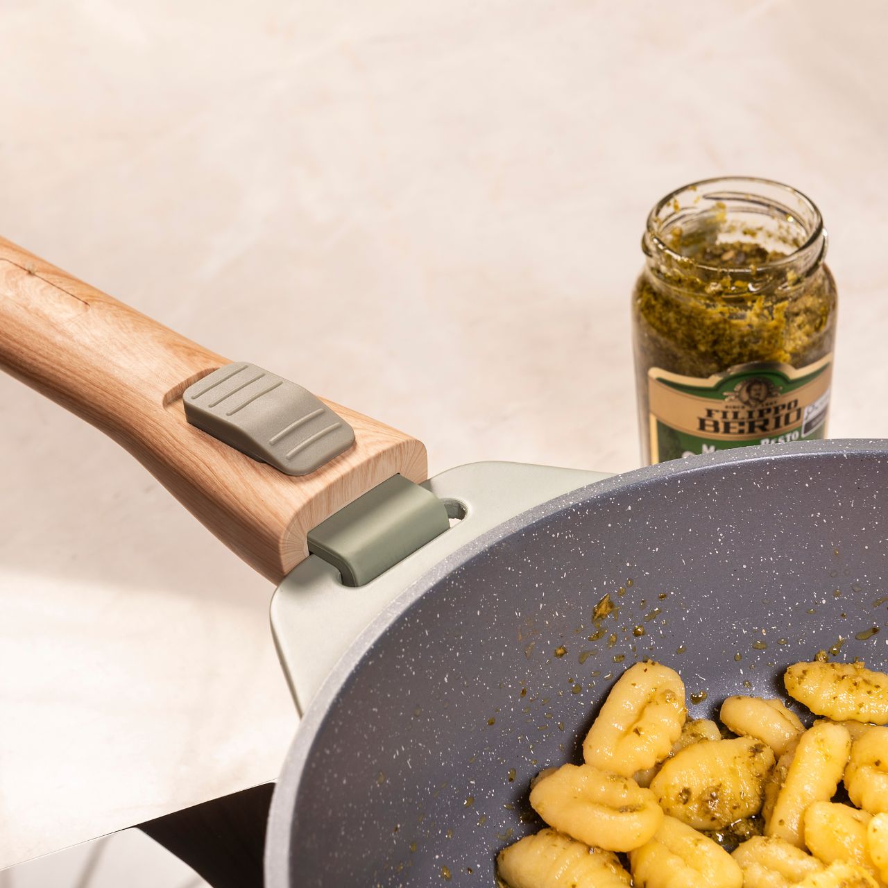 Jogo de Panelas Empilhável Brinox Loft 7 Peças Antiaderente Ceramic Life, Cabo Removível e Fundo de Indução – Verde - Imagem 9